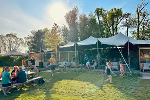 Liaan slingeren Buitengoed de Boomgaard Natuurlijke speeltuin